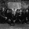 QUEENS OF THE STONE AGE: ΣΕ ΜΙΚΡΟΥ ΜΙΚΟΥΣ ΤΑΙΝΙΑ ΤΟ GIG ΤΟΥ ΣΥΓΚΡΟΤΗΜΑΤΟΣ ΑΠΟ ΤΙΣ ΚΑΤΑΚΟΜΒΕΣ ΤΟΥ ΠΑΡΙΣΙΟΥ